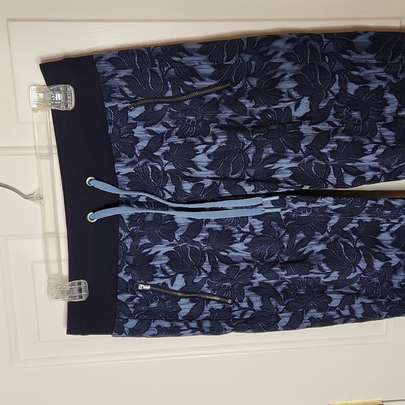 Athleta Trekkie North Jogger in Ethereal Bloom Cottage Blue Size 6 - Picture 2 of 14